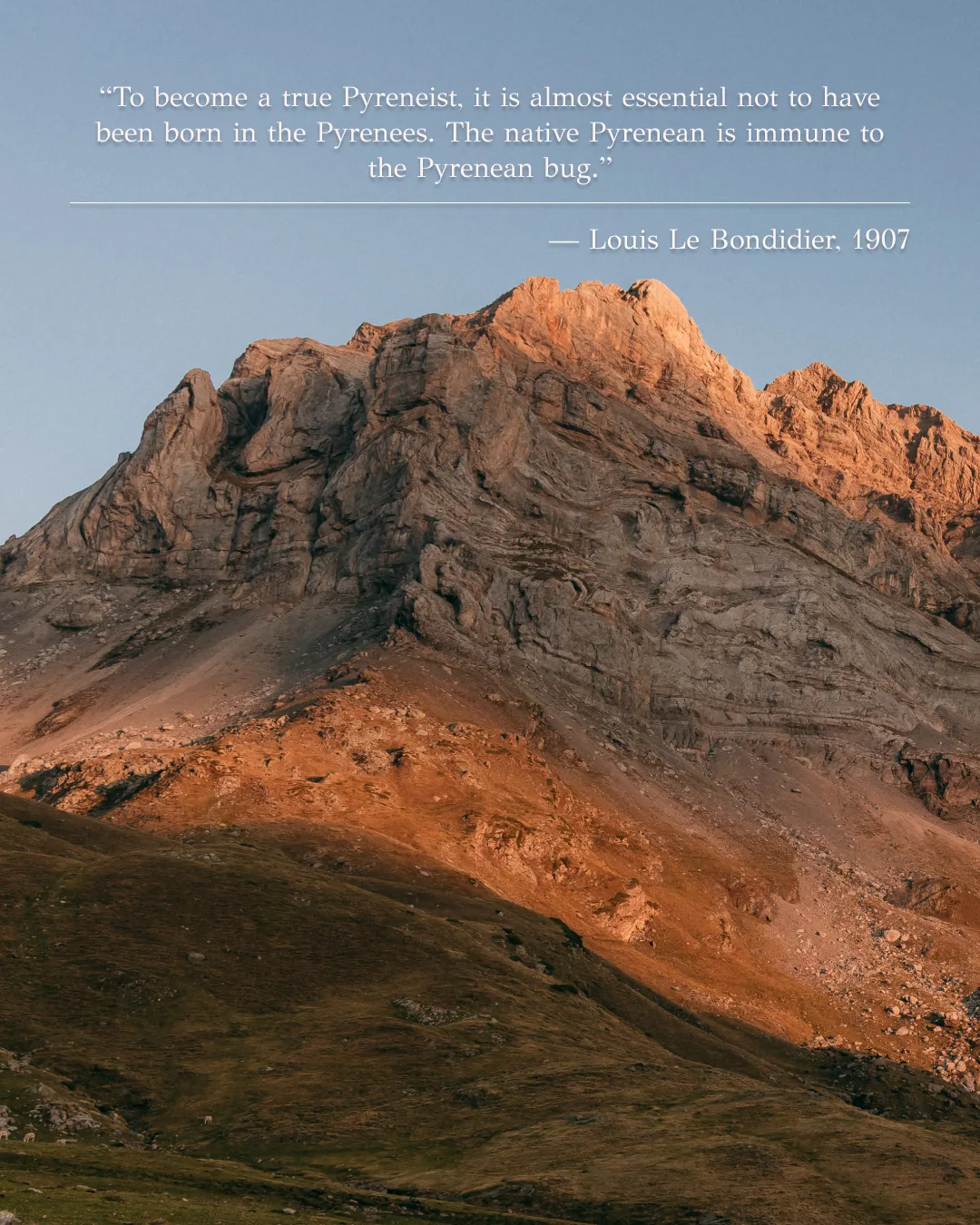 Luz del atardecer sobre una cumbre de los Pirineos